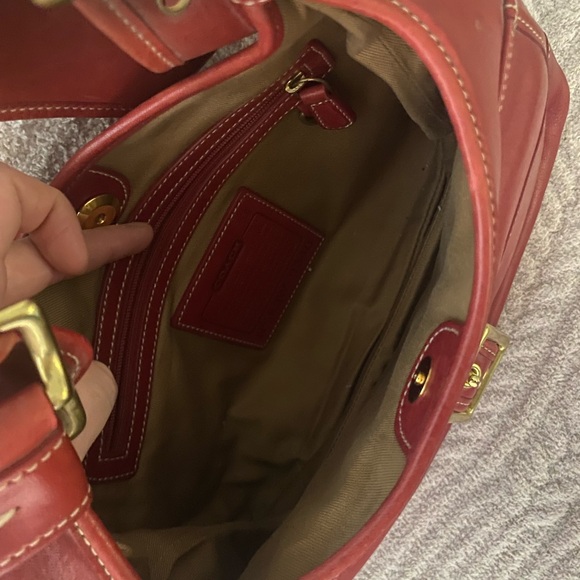 Elegant Red Leather Shoulder Bag - Picture 6 of 8